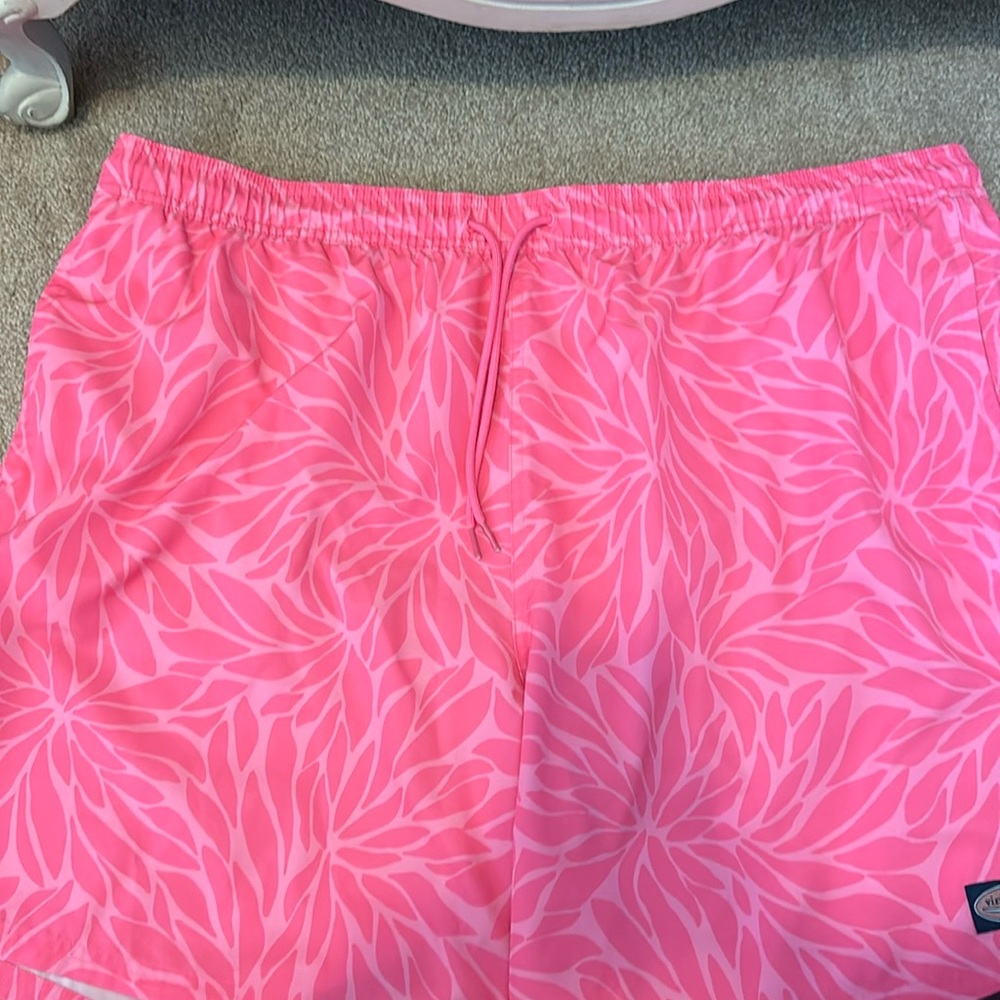 Vineyard Vines XXL swim trunks